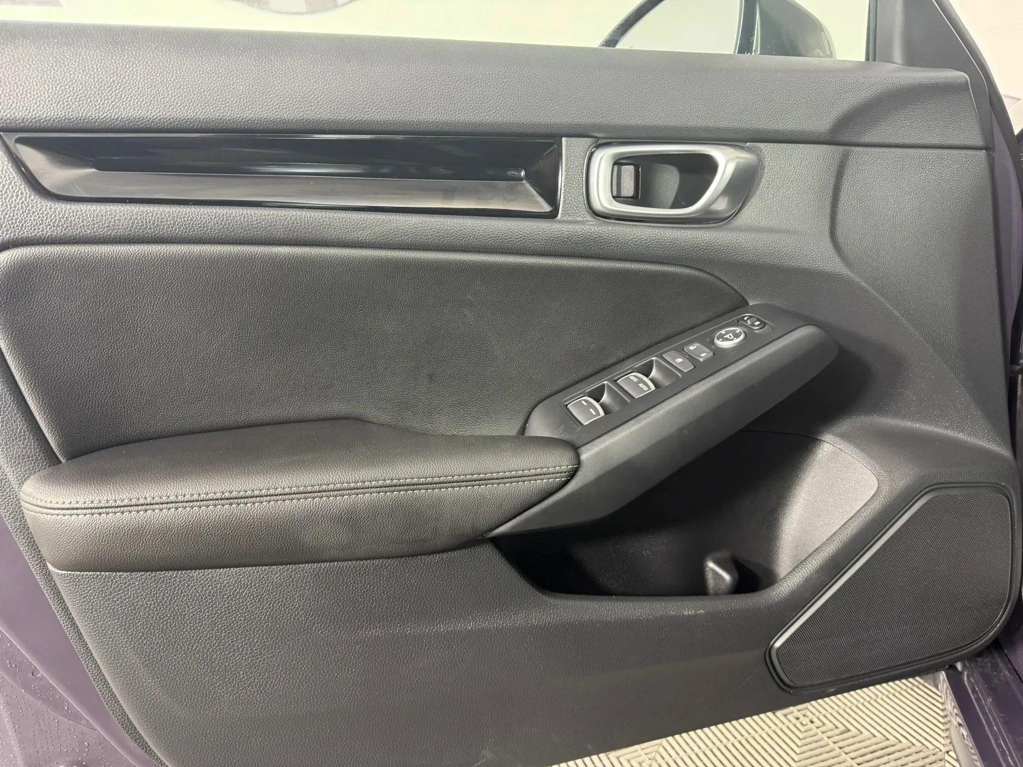 Used 2024 Honda Civic EX-L image 39