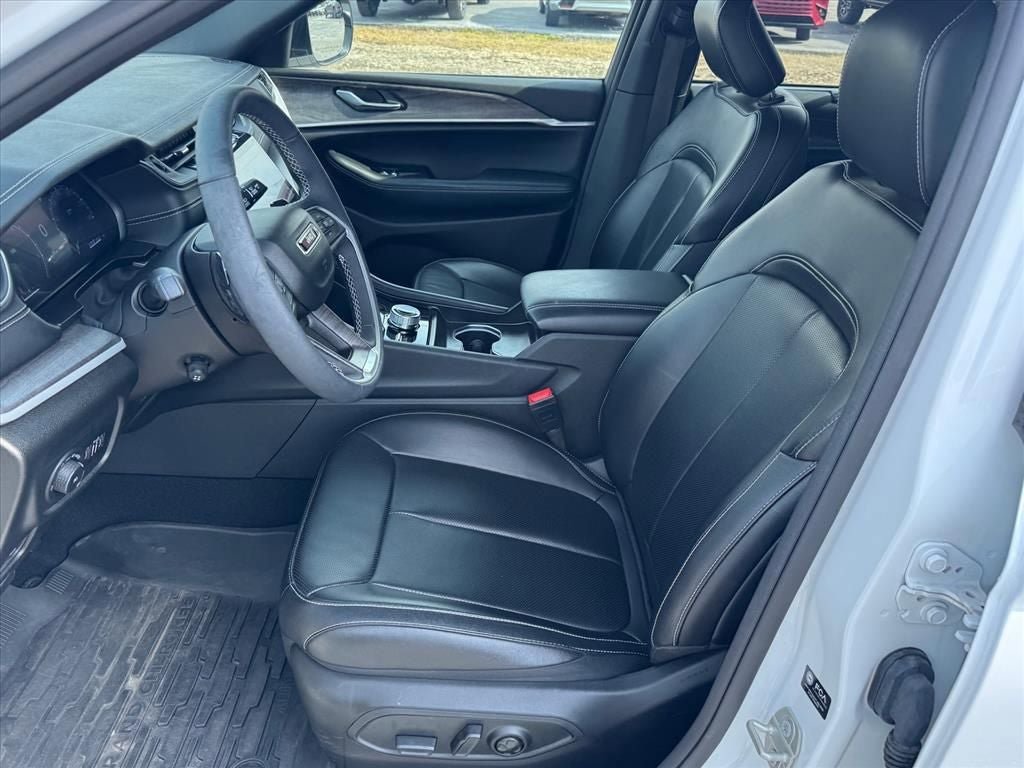 Used 2024 Jeep Grand Cherokee Limited w/ Luxury Tech Group II AWD/4WD image 9