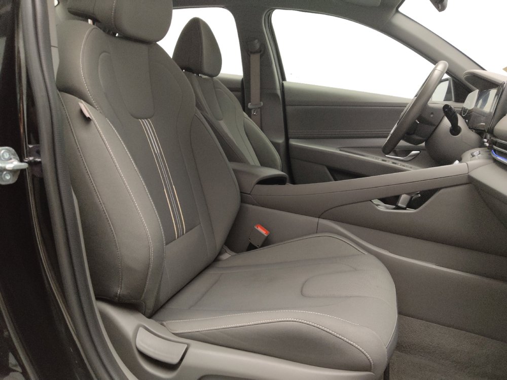 Used 2025 Hyundai Elantra SEL FWD image 21