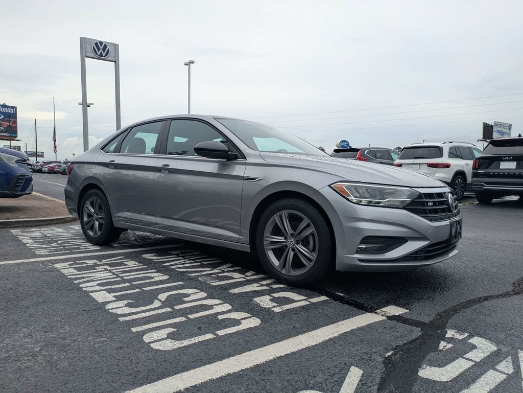 Used 2020 Volkswagen Jetta R-Line FWD image 3