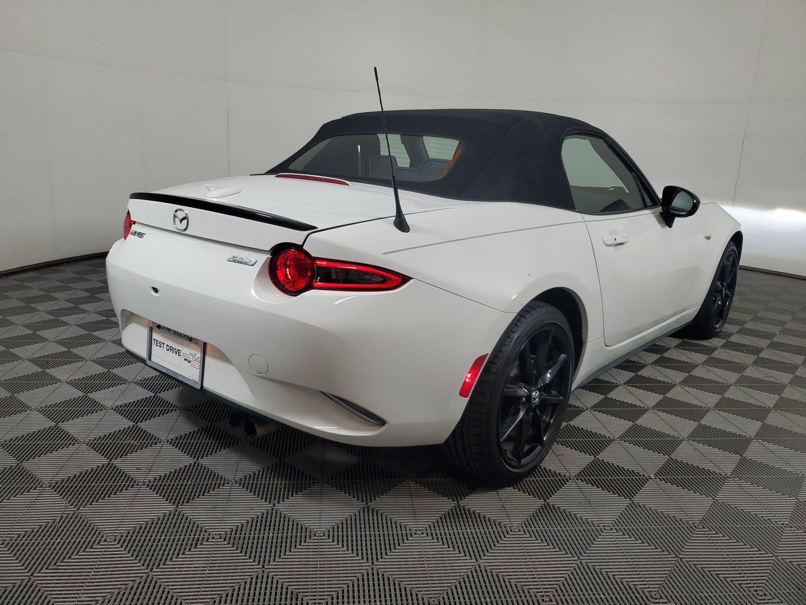 Used 2019 MAZDA MX-5 Miata Club RWD image 4