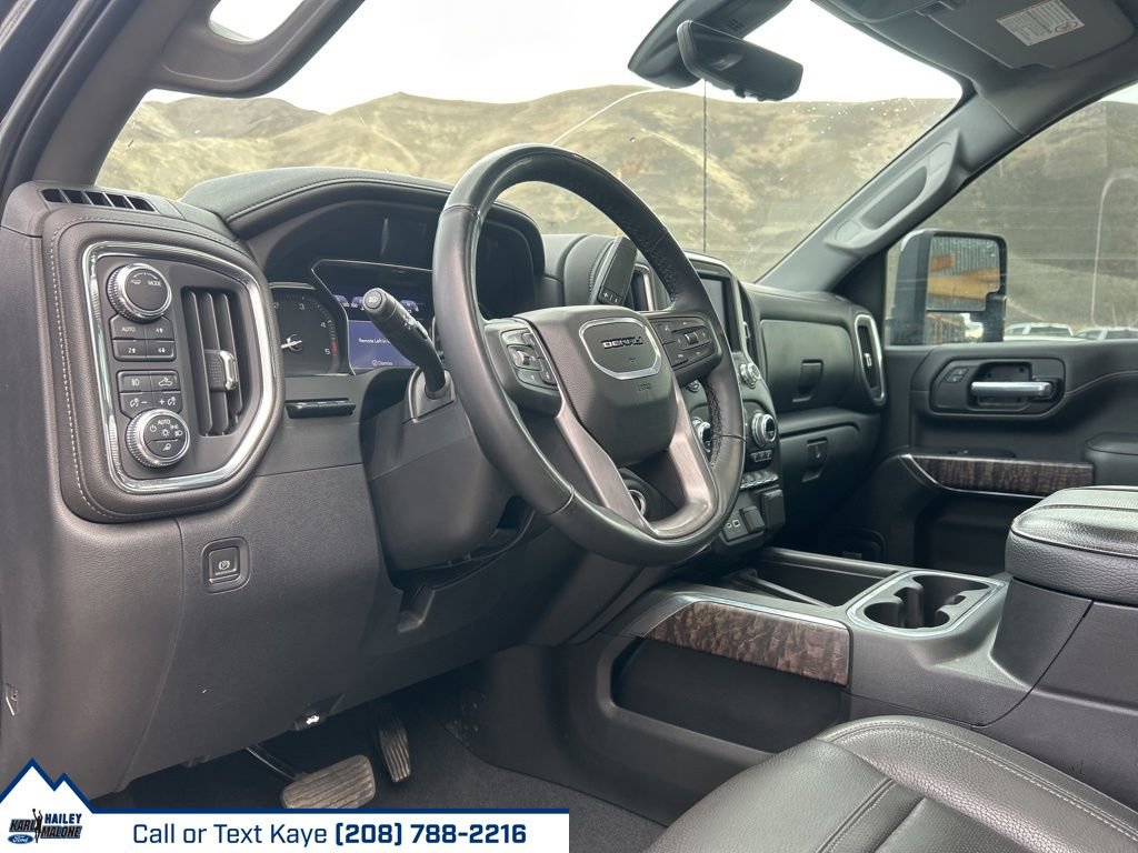 Used 2023 GMC Sierra 3500 Denali w/ Denali Ultimate Package image 21