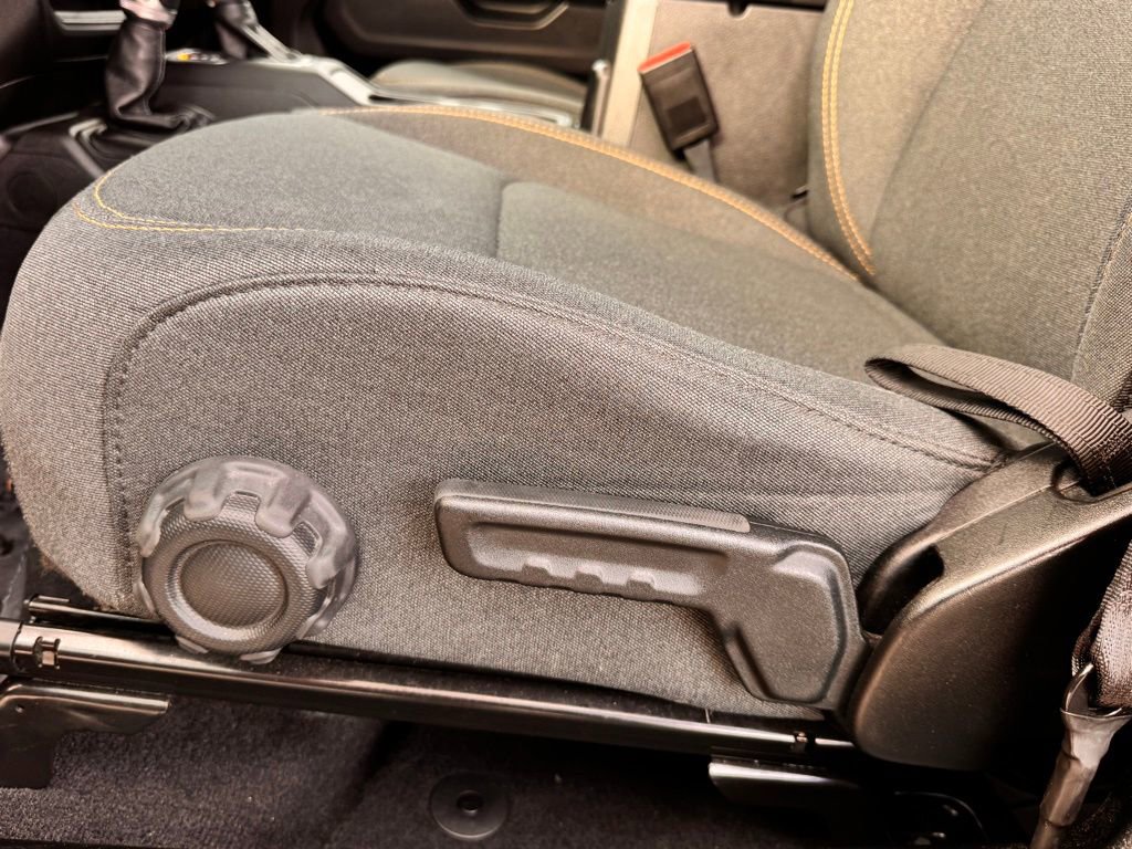 Used 2025 Jeep Wrangler Sahara image 39