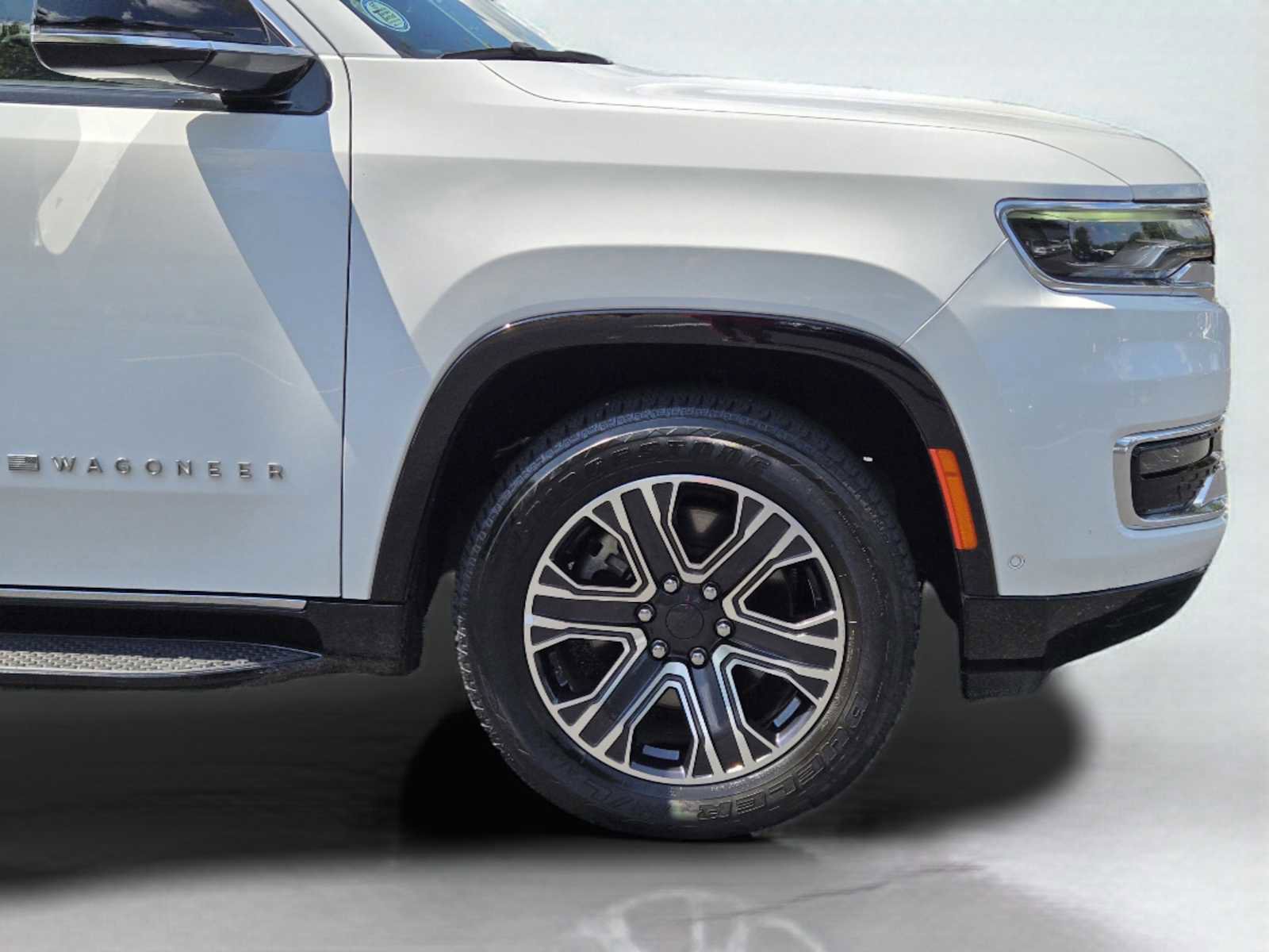 Used 2024 Jeep Wagoneer L Series II image 11