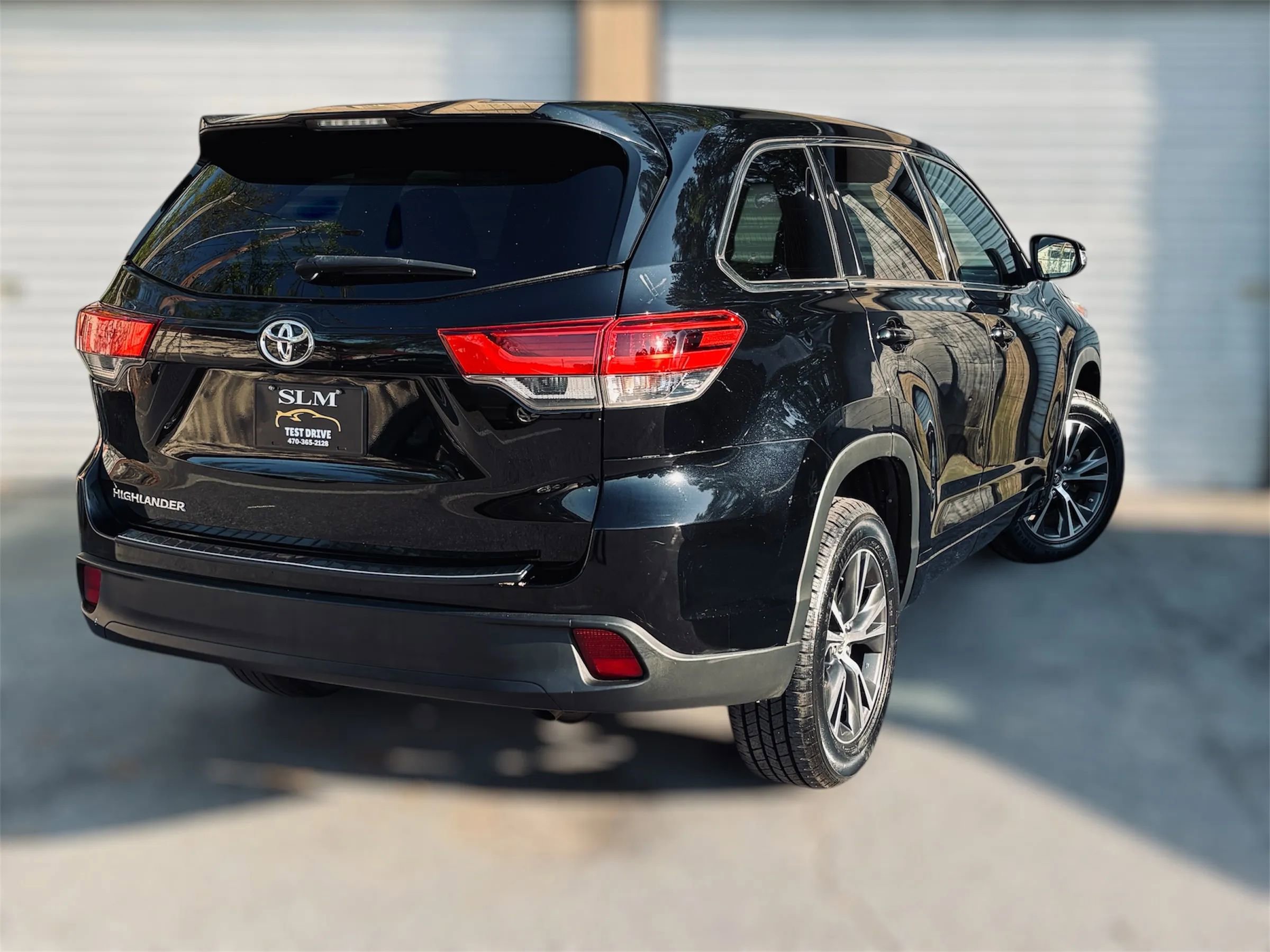 Used 2017 Toyota Highlander LE FWD image 4