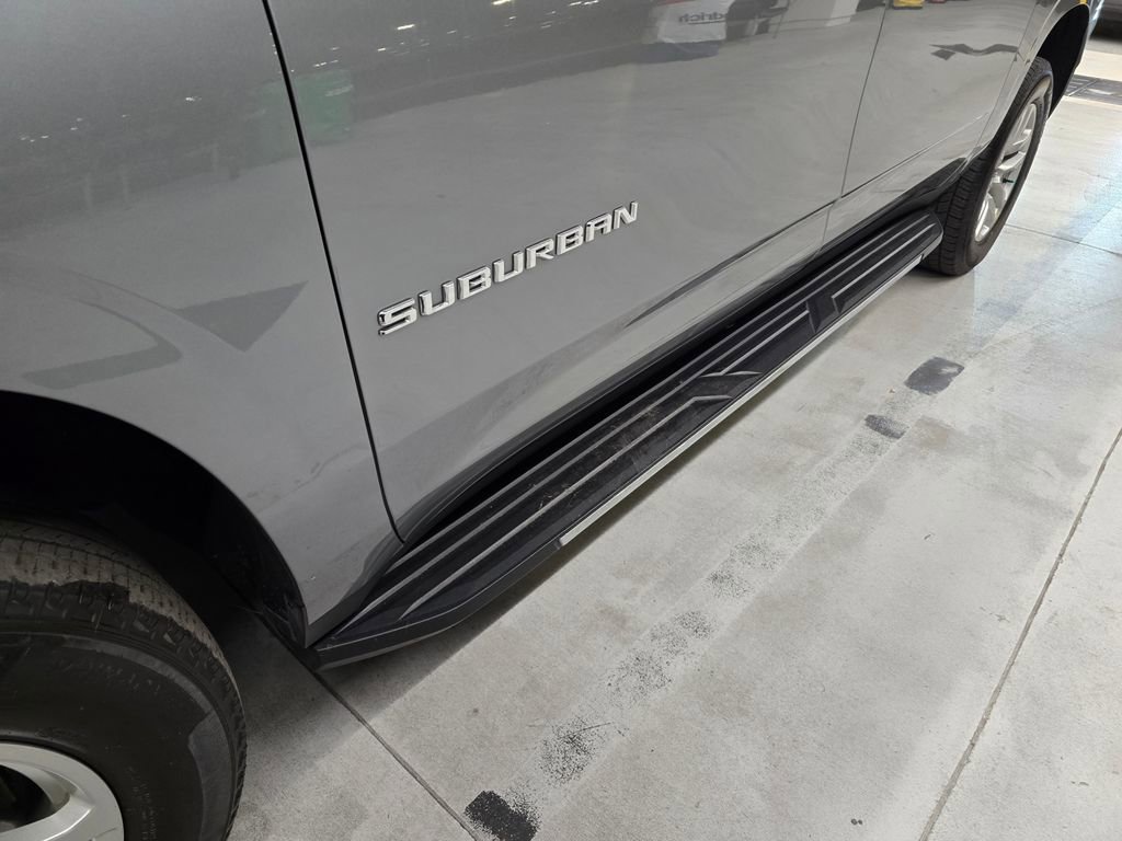 Used 2024 Chevrolet Suburban LT RWD image 10