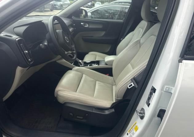 Used 2023 Volvo XC40 B5 Plus w/ Protection Package Premier image 2