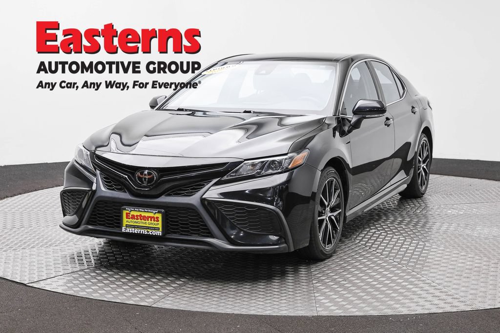 Used 2023 Toyota Camry SE FWD image 1