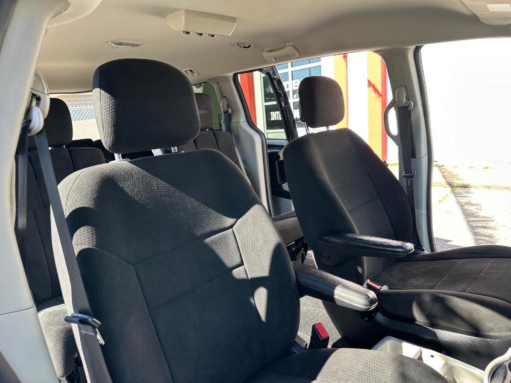 Used 2013 Dodge Grand Caravan SE image 26