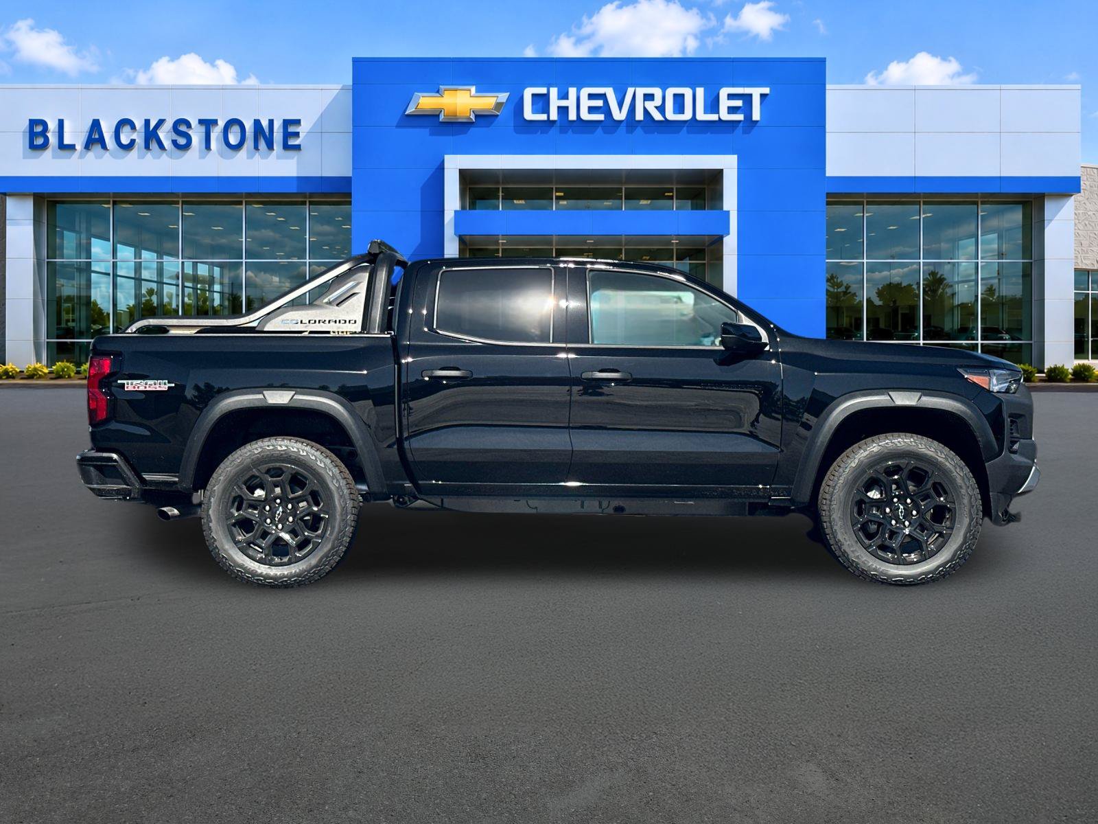 New 2026 Chevrolet Colorado Trail Boss w/ Midnight Edition AWD/4WD image 7