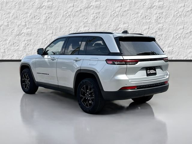 Used 2024 Jeep Grand Cherokee Altitude RWD image 5