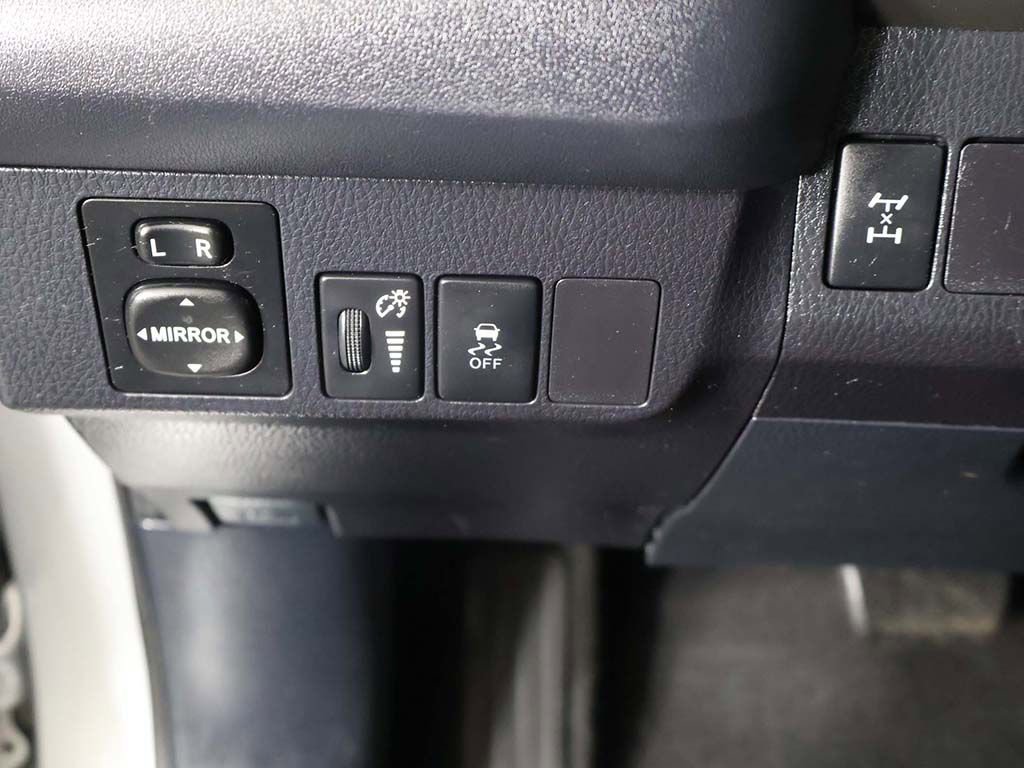 Used 2015 Toyota RAV4 LE AWD/4WD image 30