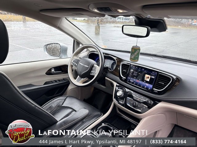 Used 2021 Chrysler Pacifica Limited image 24