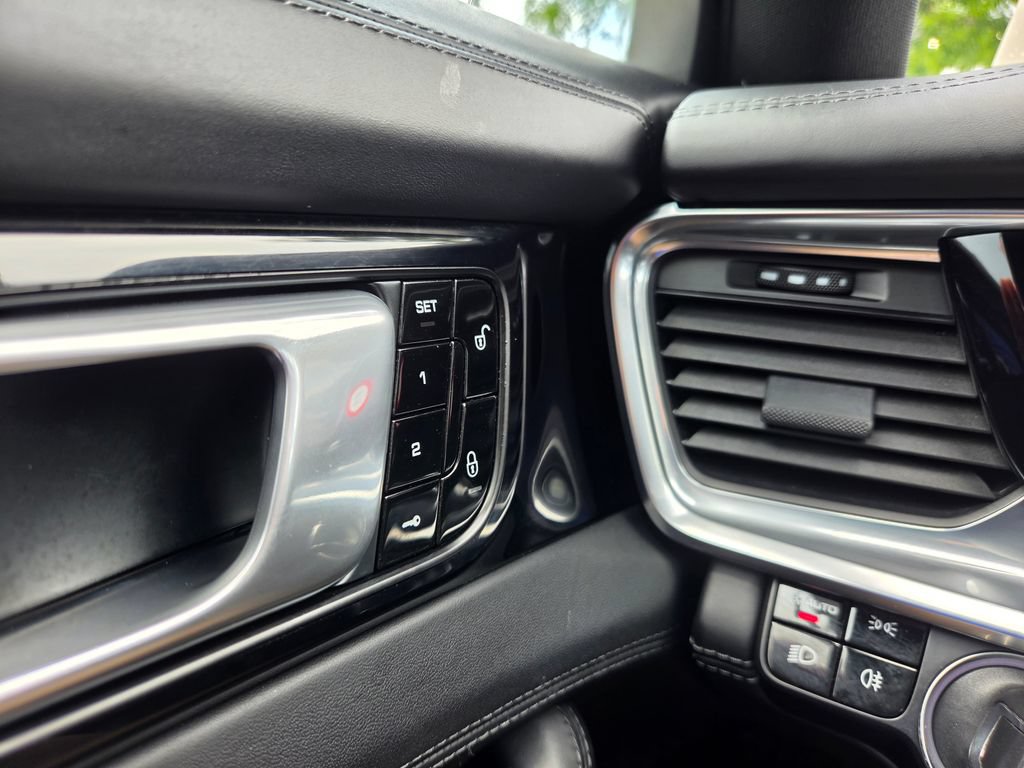Used 2018 Porsche Panamera 4S AWD/4WD image 38