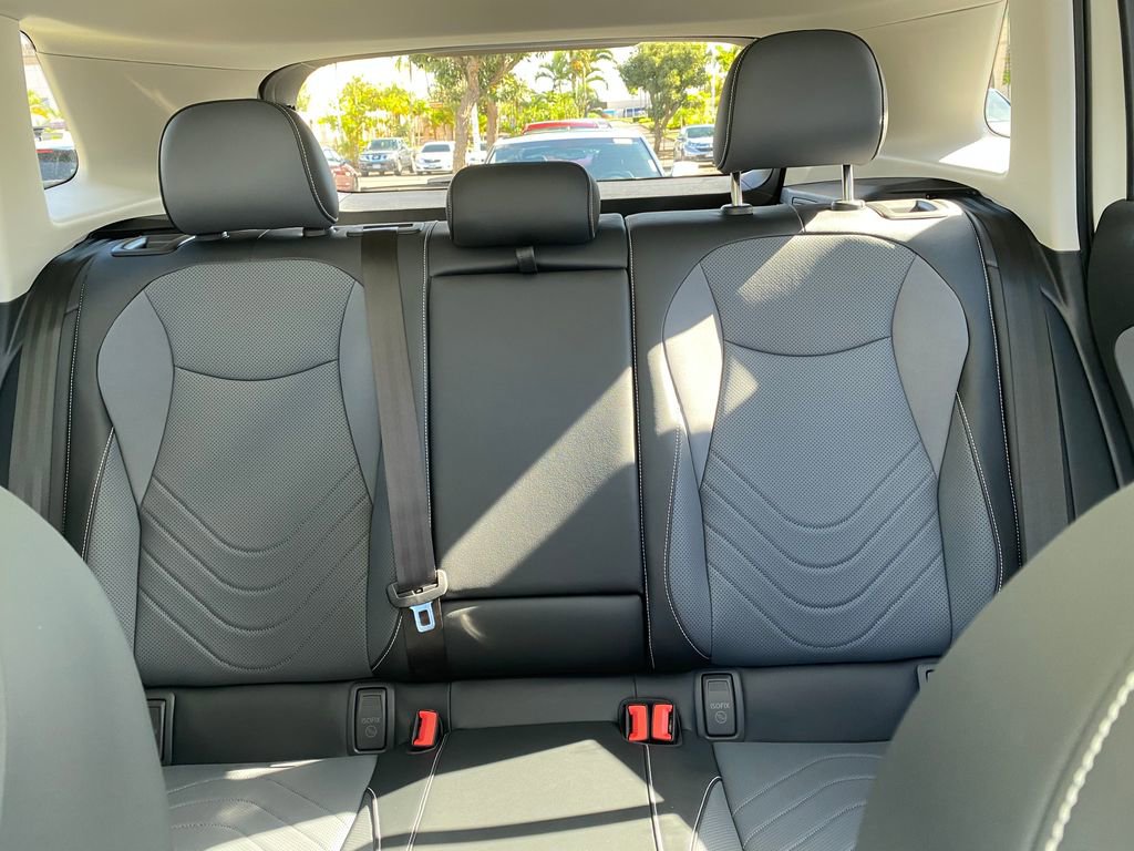 New 2025 Volkswagen Tiguan SE image 36