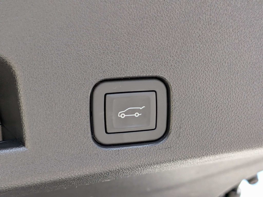 Used 2026 Chevrolet Traverse LT w/ Driver Confidence Package FWD image 13