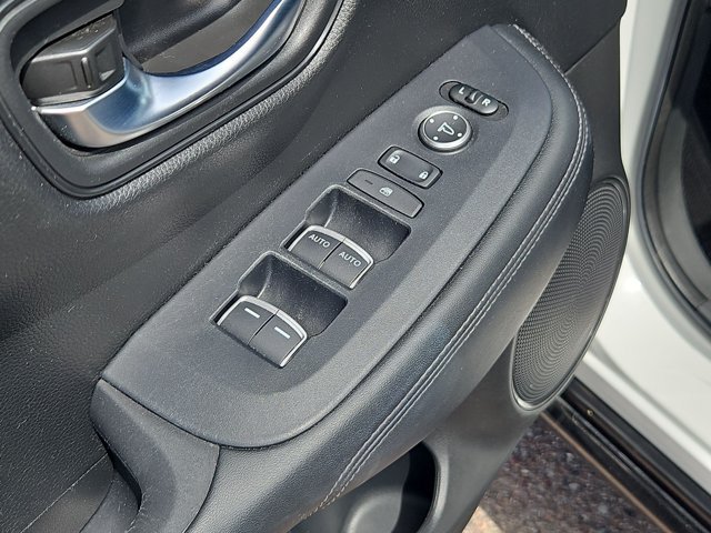 Used 2023 Honda HR-V EX-L image 10
