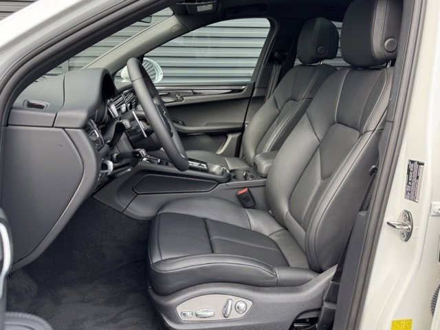 New 2026 Porsche Macan image 5