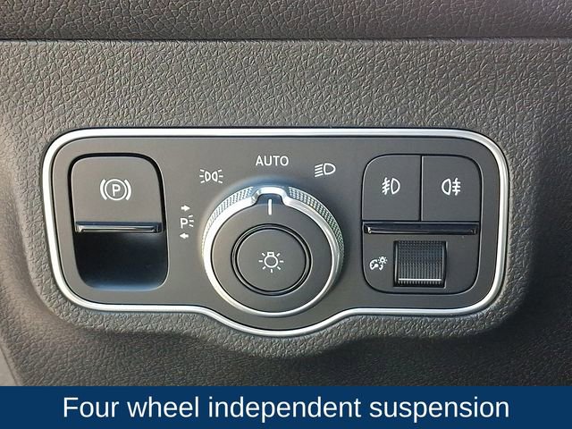 Used 2024 Mercedes-Benz GLB 250 4MATIC image 9