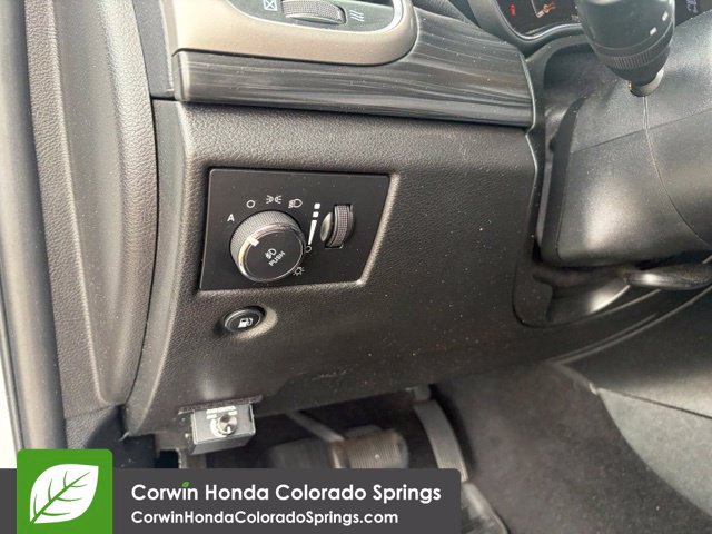 Used 2020 Jeep Grand Cherokee Altitude AWD/4WD image 28