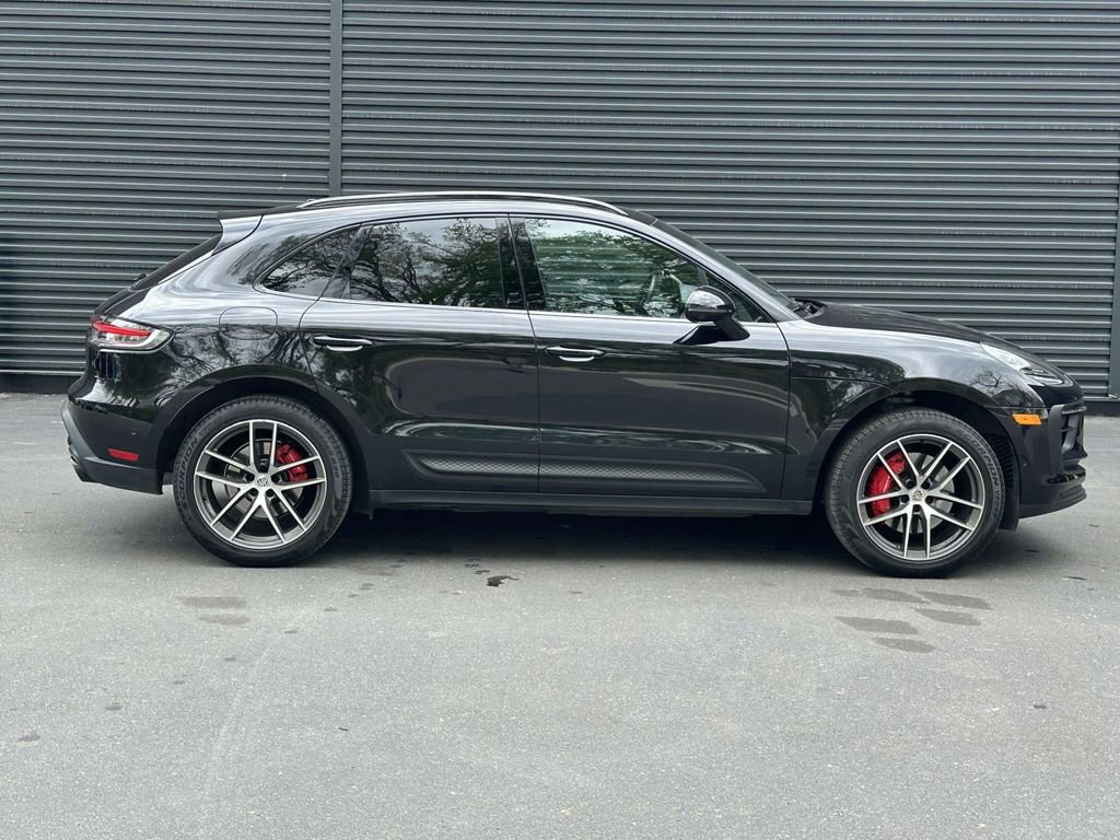 Certified 2022 Porsche Macan S AWD/4WD image 6
