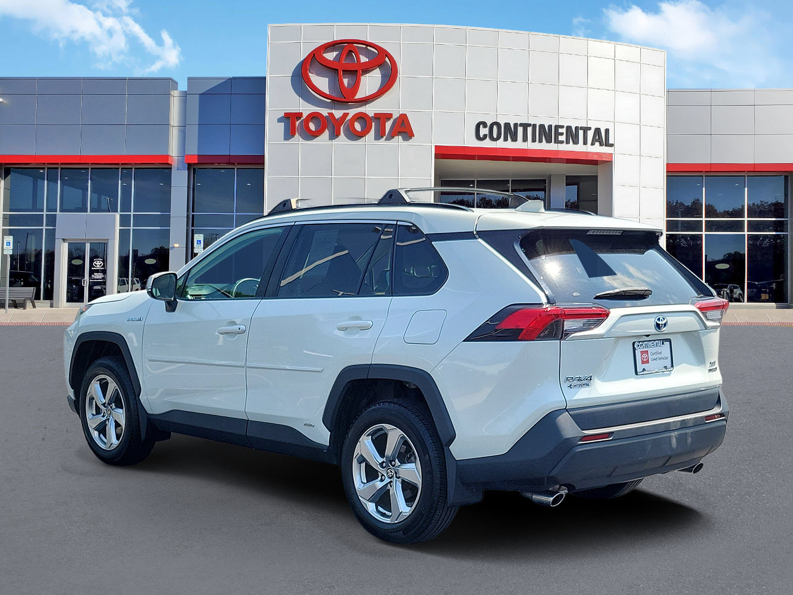 Certified 2021 Toyota RAV4 XLE Premium AWD/4WD image 4