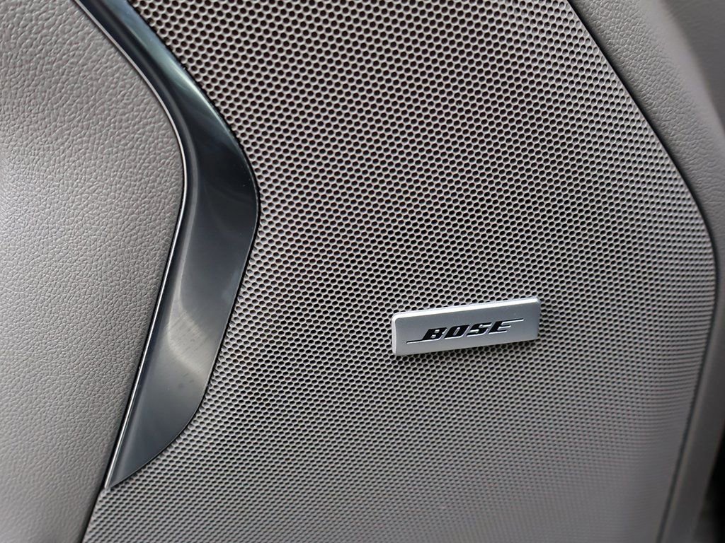 Used 2024 GMC Yukon SLT w/ SLT Luxury Package RWD image 40