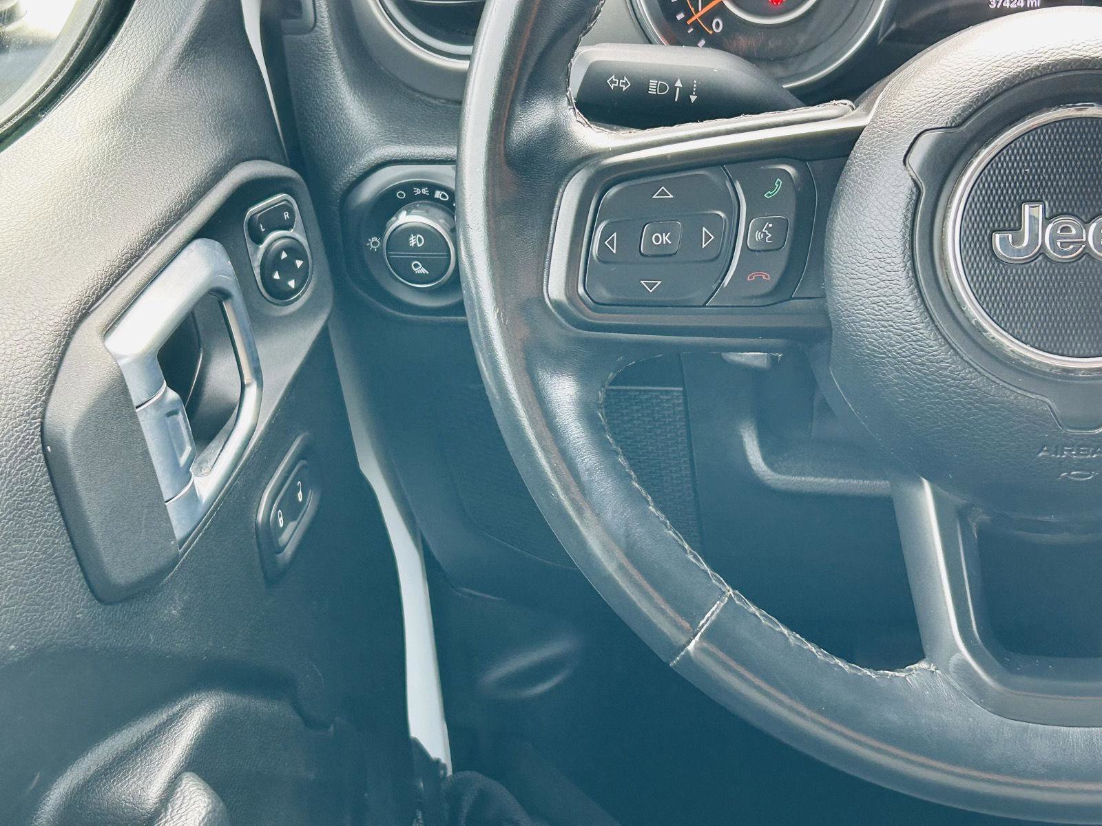 Used 2022 Jeep Gladiator Sport image 11