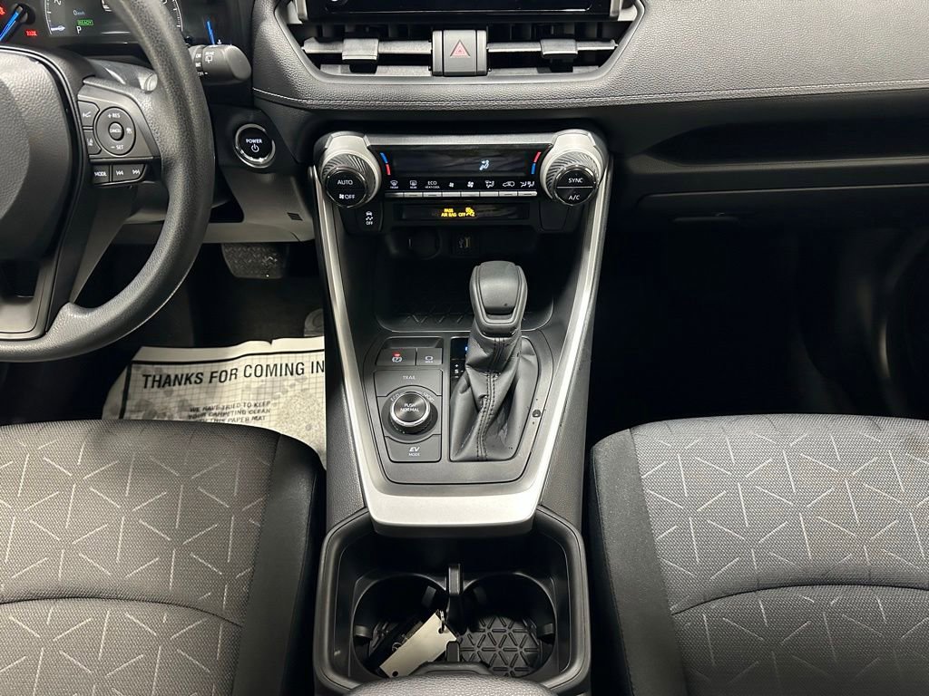 Used 2025 Toyota RAV4 XLE AWD/4WD image 39