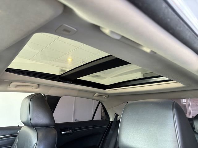 Used 2018 Chrysler 300 Limited image 23