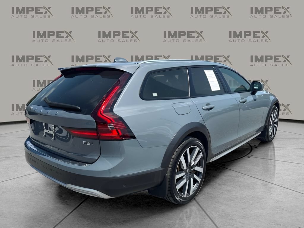Used 2023 Volvo V90 B6 Cross Country Ultimate AWD/4WD image 3