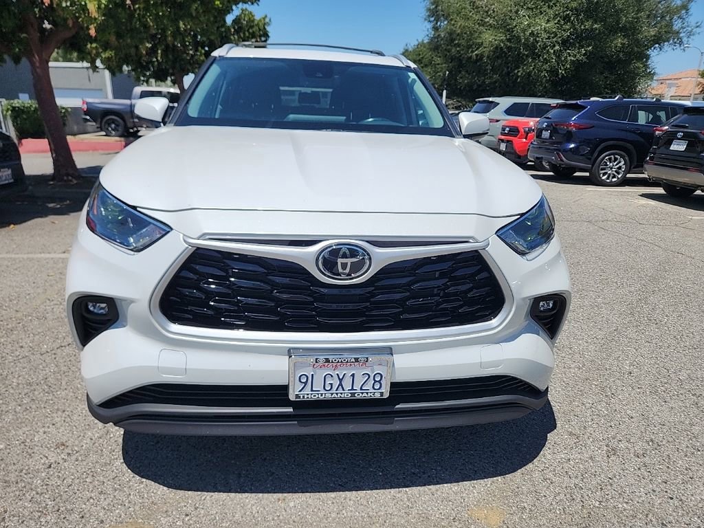 Used 2024 Toyota Highlander XLE FWD image 7