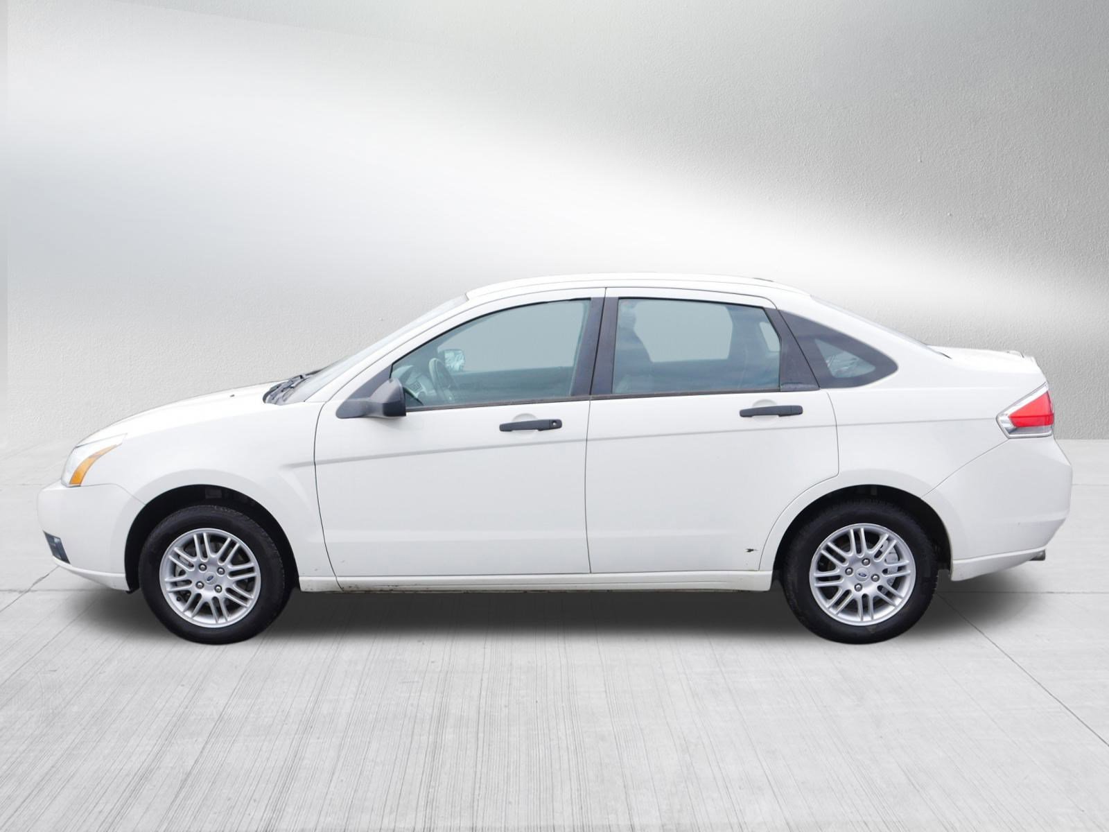 Used 2011 Ford Focus SE w/ 201A Rapid Spec Order Code image 4
