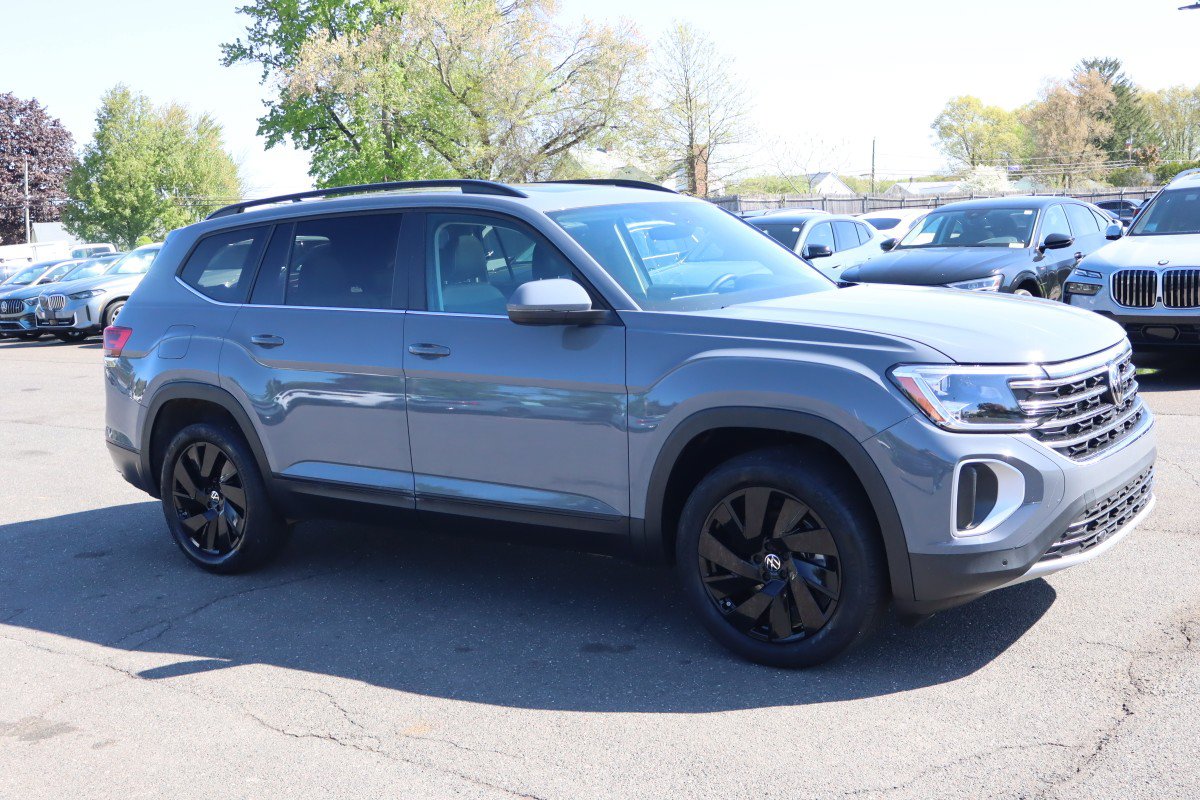 Used 2025 Volkswagen Atlas SE w/ Panoramic Sunroof Package AWD/4WD image 3