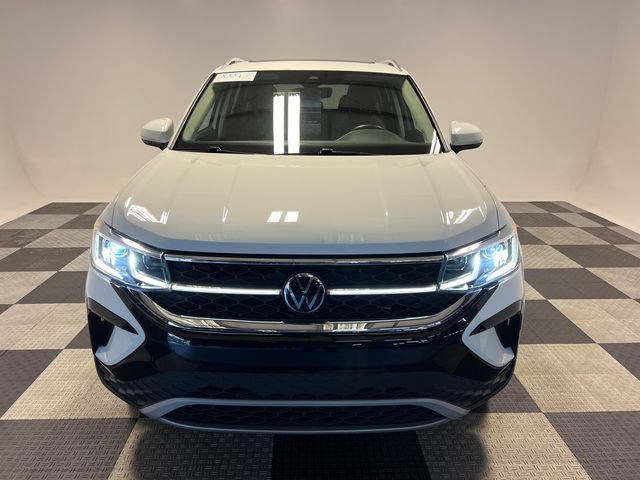 Certified 2024 Volkswagen Taos SEL AWD/4WD image 2