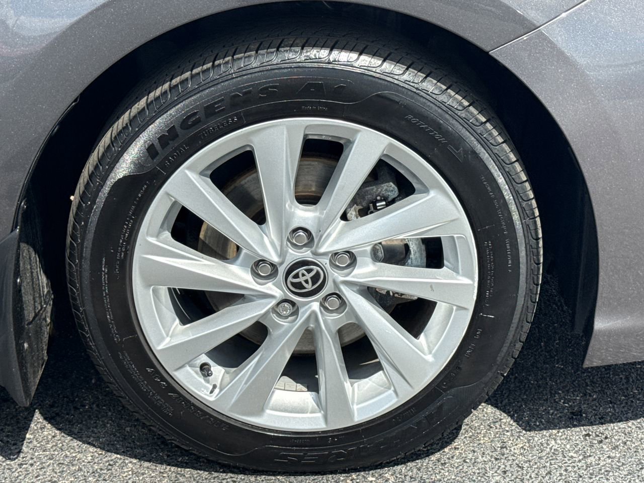 Used 2024 Toyota Camry SE FWD image 9