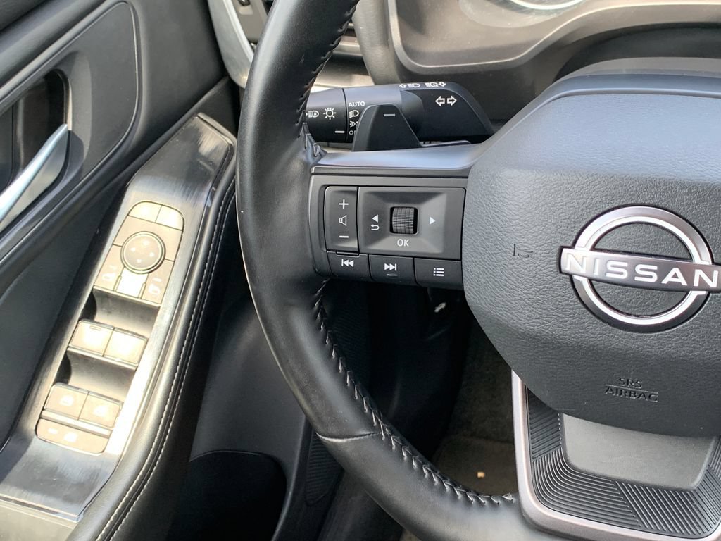 Used 2025 Nissan Rogue SV FWD image 14