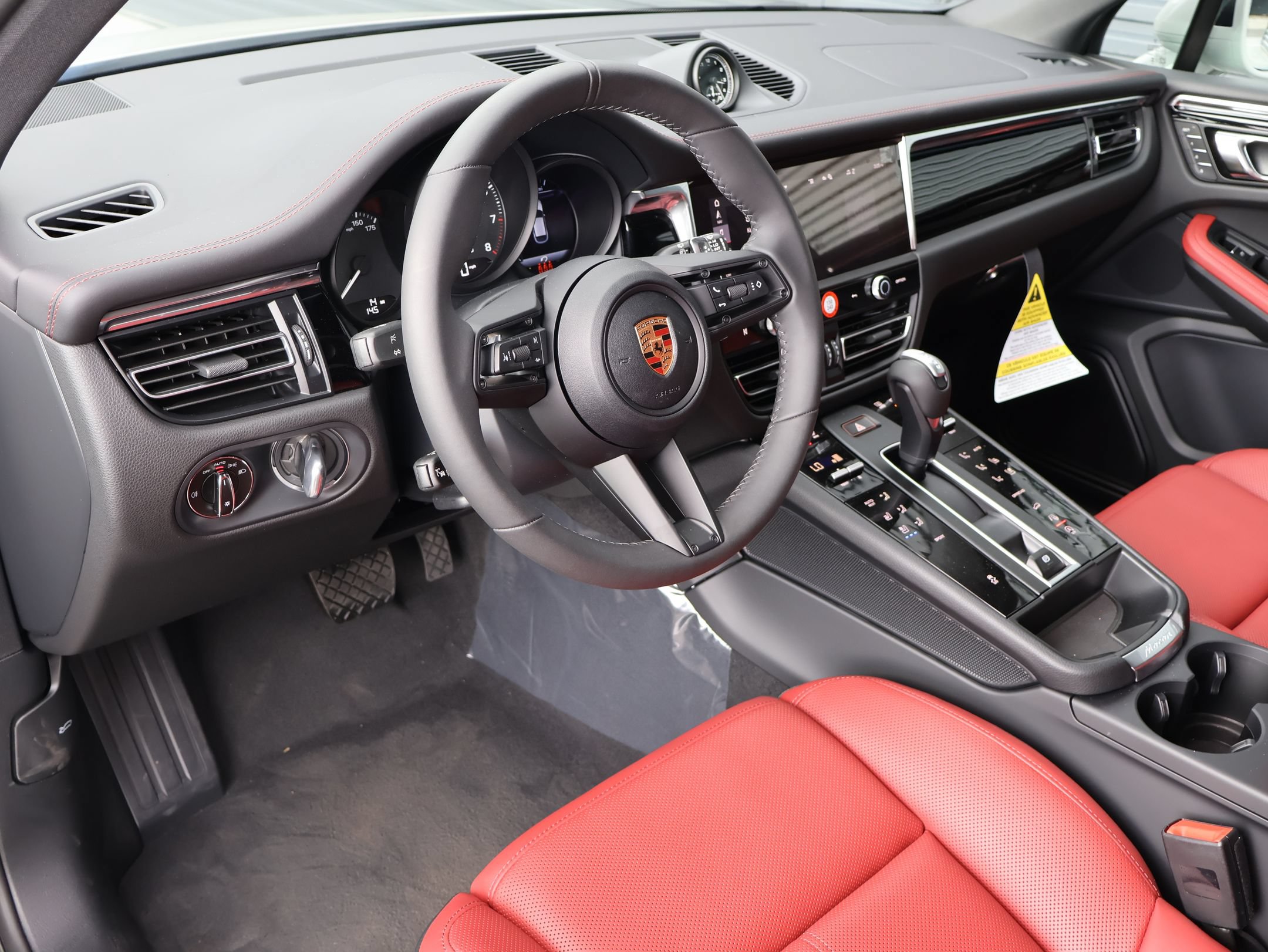 New 2026 Porsche Macan AWD/4WD image 4