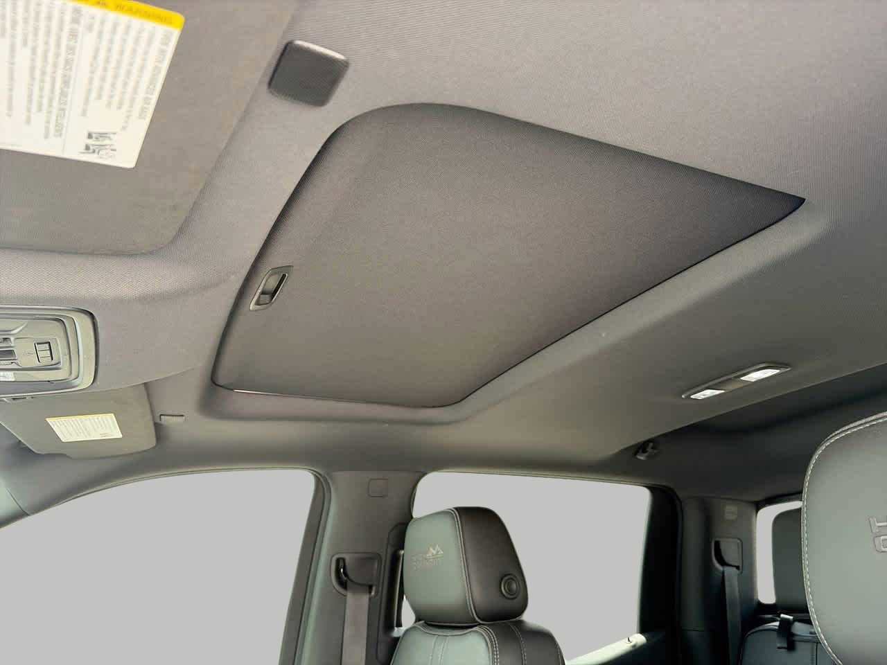 Used 2019 Chevrolet Silverado 1500 High Country w/ Technology Package AWD/4WD image 18