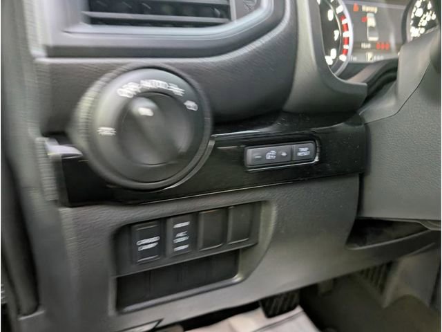 Certified 2024 Nissan Titan SV w/ SV Convenience Package image 17
