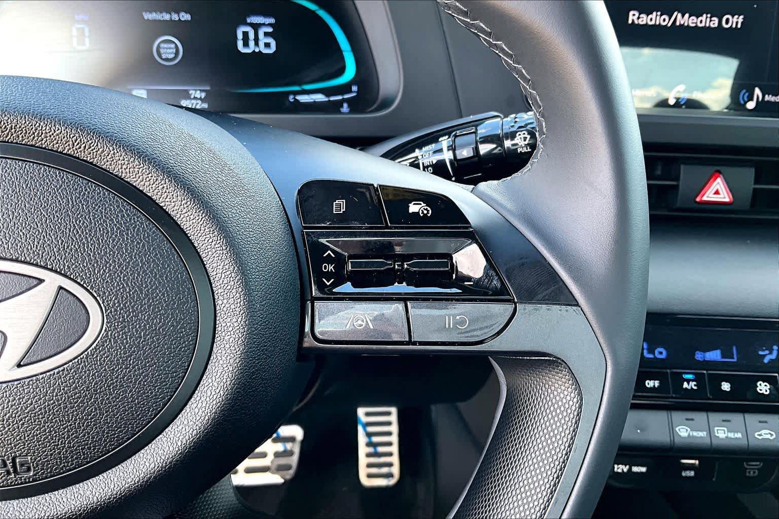 Certified 2025 Hyundai Elantra Sport image 40