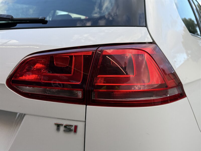 Used 2017 Volkswagen Golf SE FWD image 16