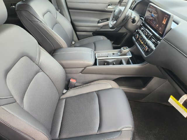 New 2026 Nissan Pathfinder SL FWD image 13