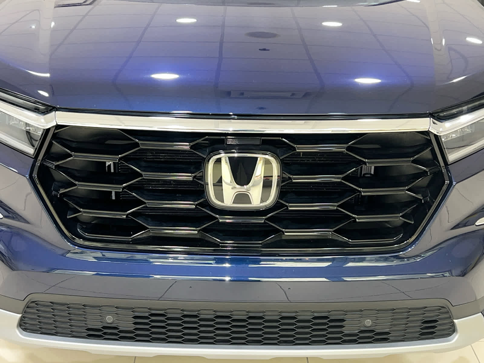 Certified 2025 Honda Pilot Touring image 4