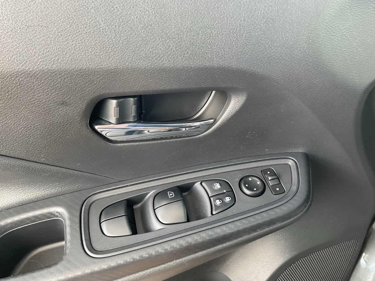 Used 2025 Nissan Versa SV w/ Trunk Package FWD image 22