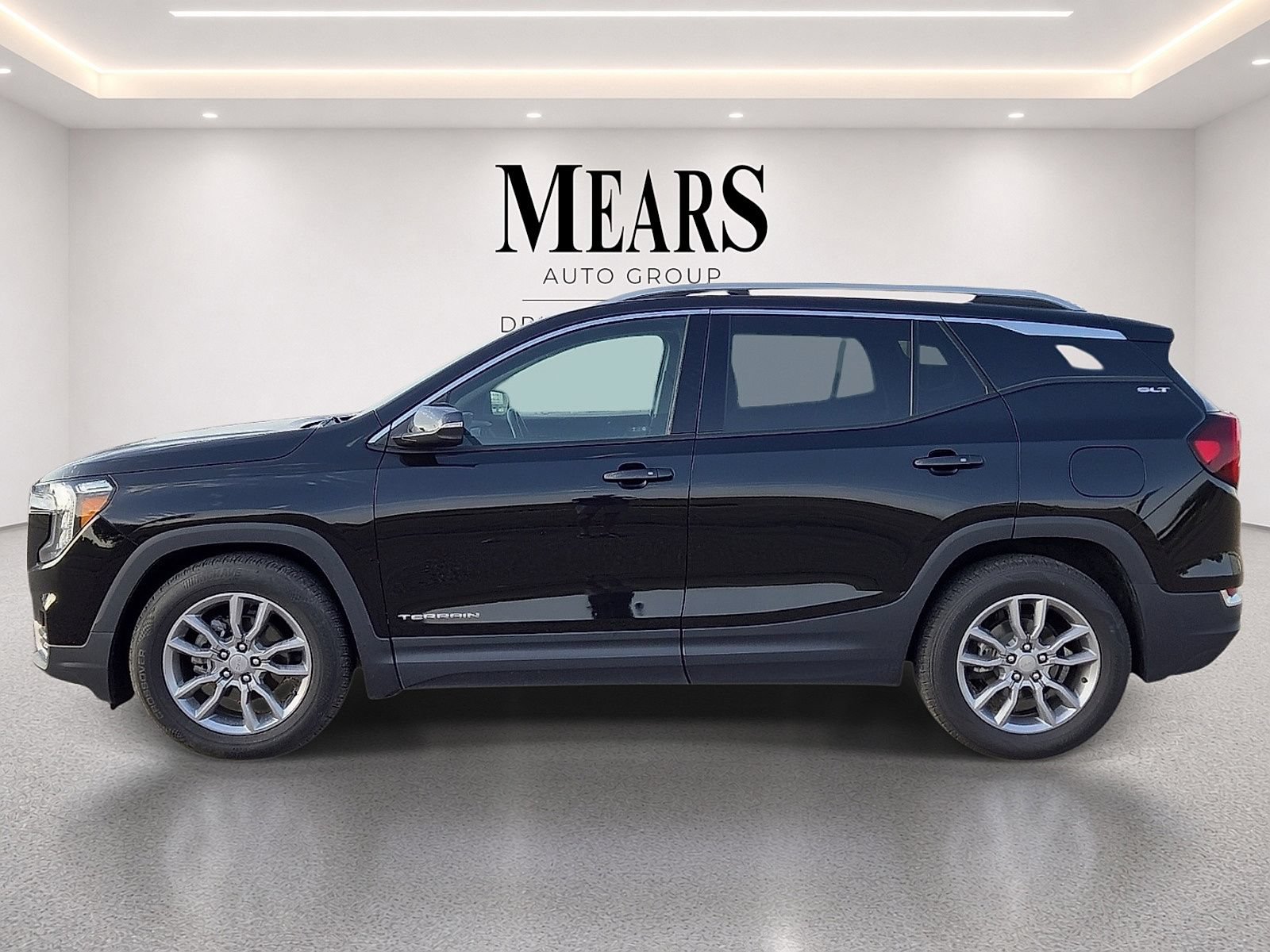 Used 2022 GMC Terrain SLT FWD image 2