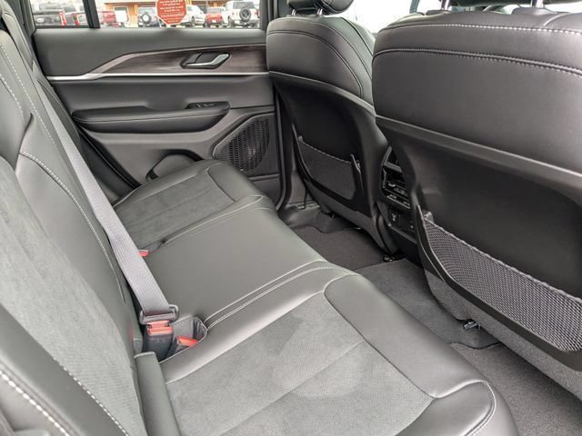 New 2026 Jeep Grand Cherokee Altitude AWD/4WD image 11