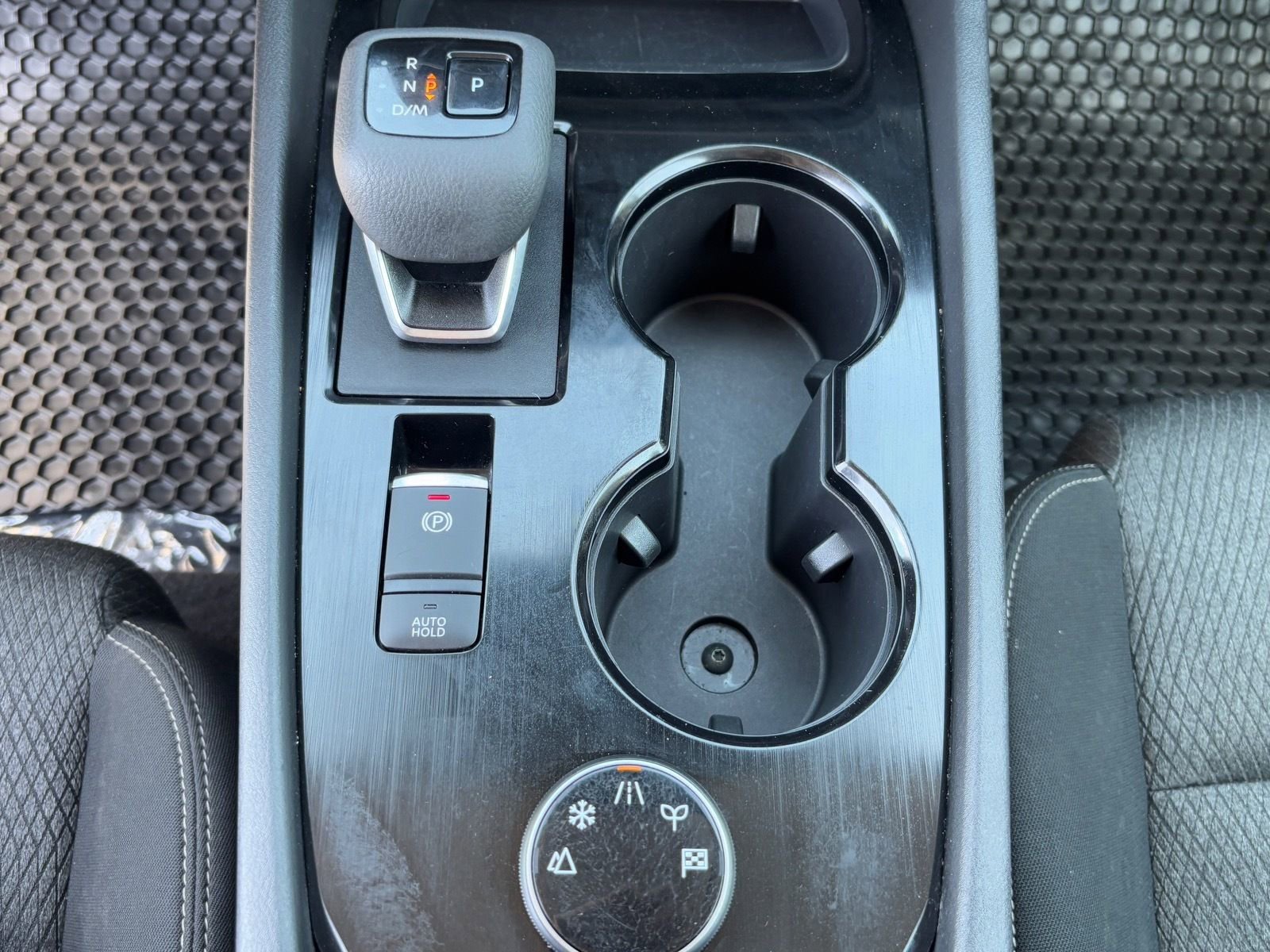 Certified 2025 Nissan Rogue SV image 28