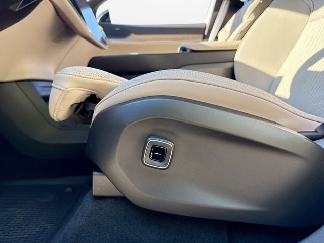 New 2026 Volvo EX90 Plus AWD/4WD image 14