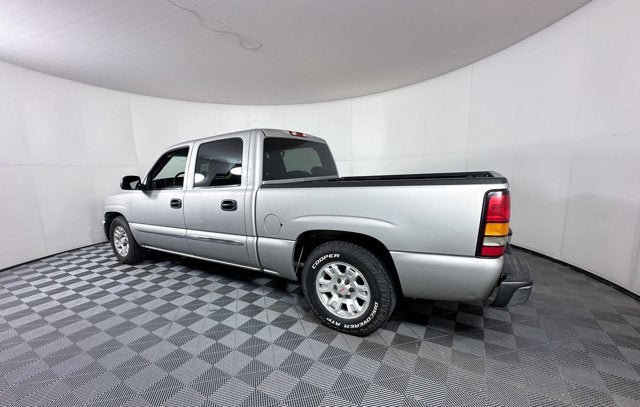 Used 2007 GMC Sierra 1500 SLE w/ Crew Cab Value Package RWD image 3